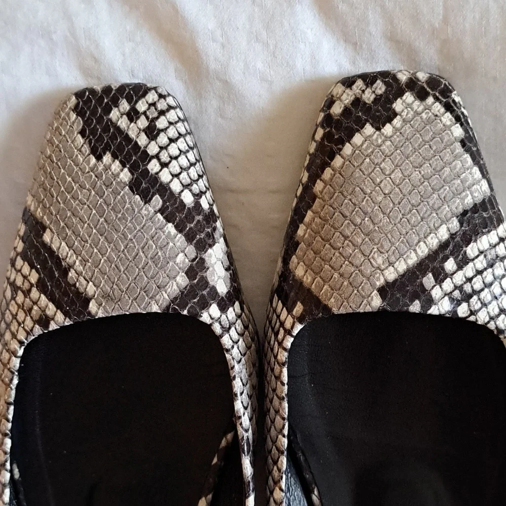 M Gemi snakeskin ballet flats w/ squared off toe 39 (8.5) - Picture 2 of 12